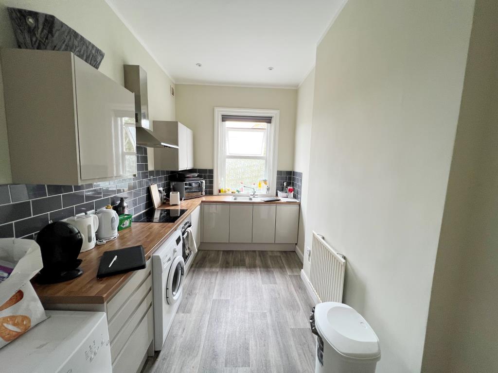 Lot: 96 - FREEHOLD SIX-BEDROOM HMO AND PAIR OF FLATS -